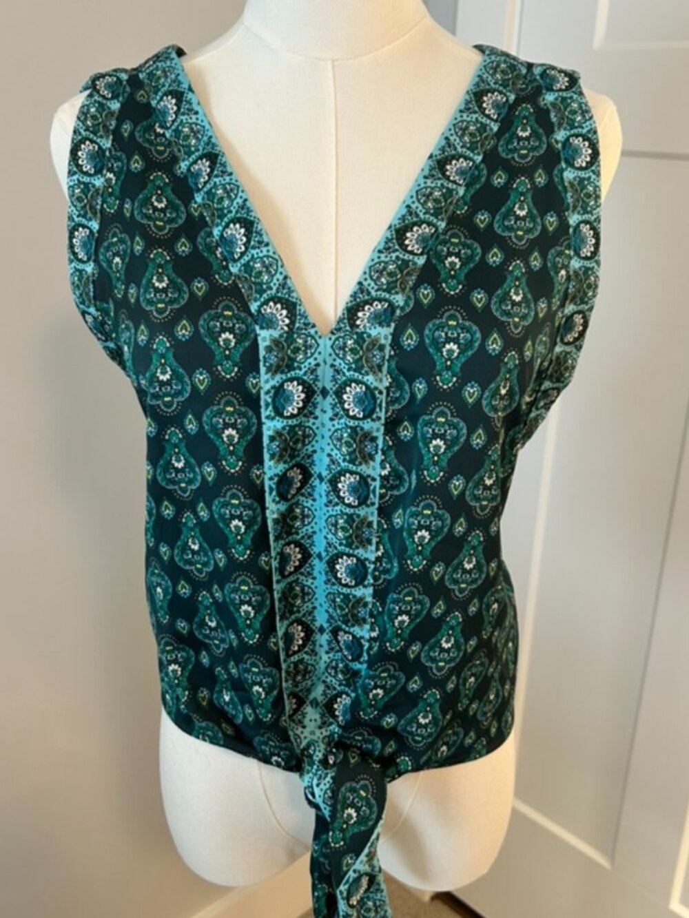 Sleeveless Paisley Batik Print Tie Front Top